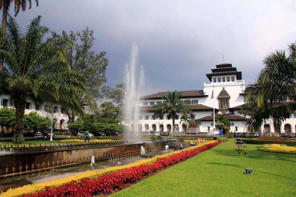 Mitra Bandung Hotel Екстериор снимка
