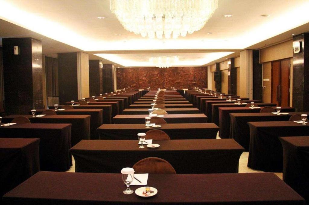 Mitra Bandung Hotel Екстериор снимка