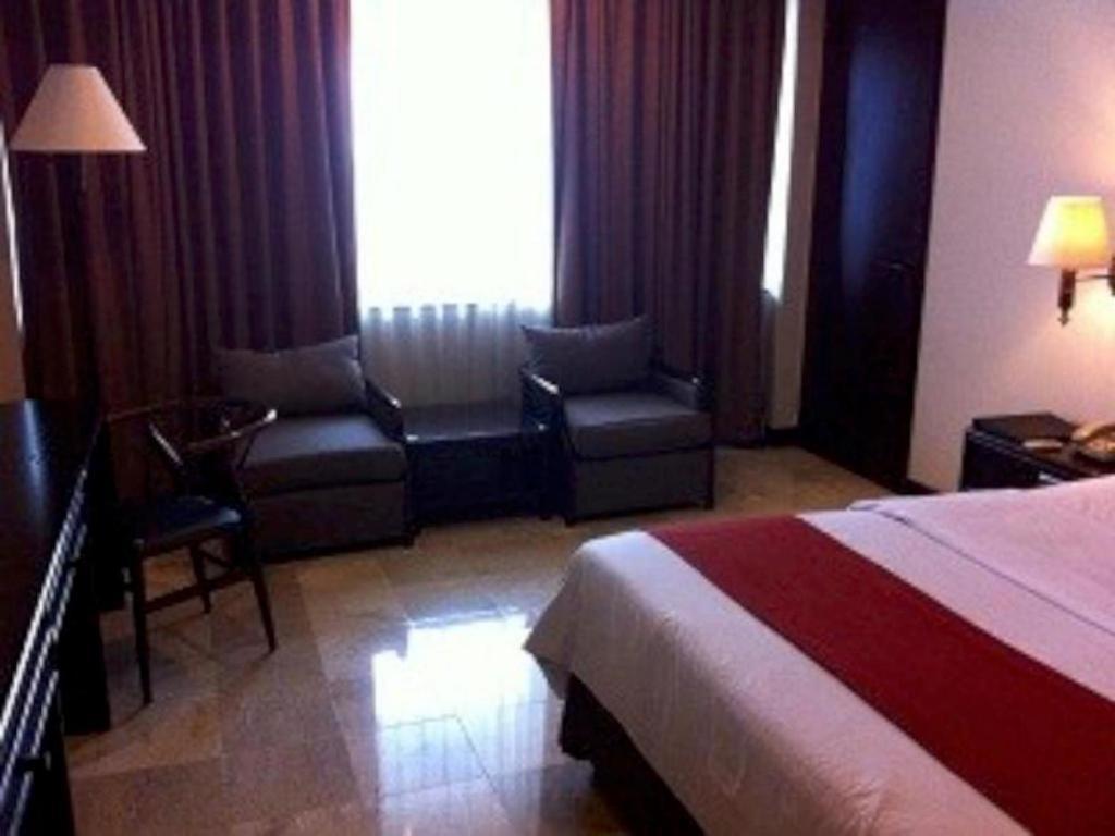 Mitra Bandung Hotel Екстериор снимка
